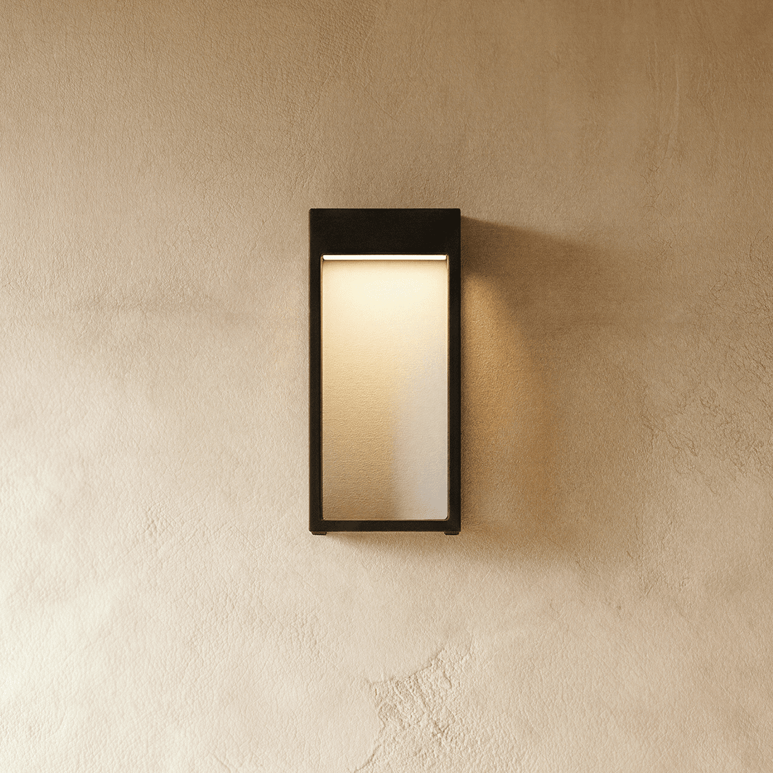 Delra Outdoor Wall Lamp