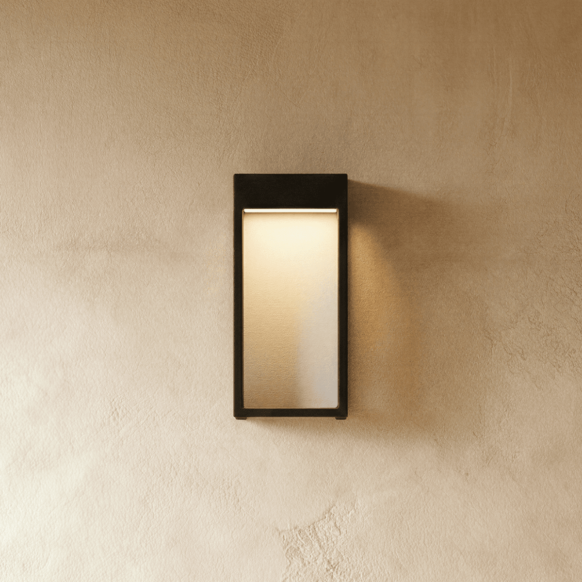 Delra Outdoor Wall Lamp