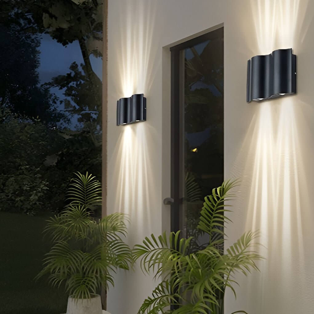 Quira Outdoor Wall Lamp