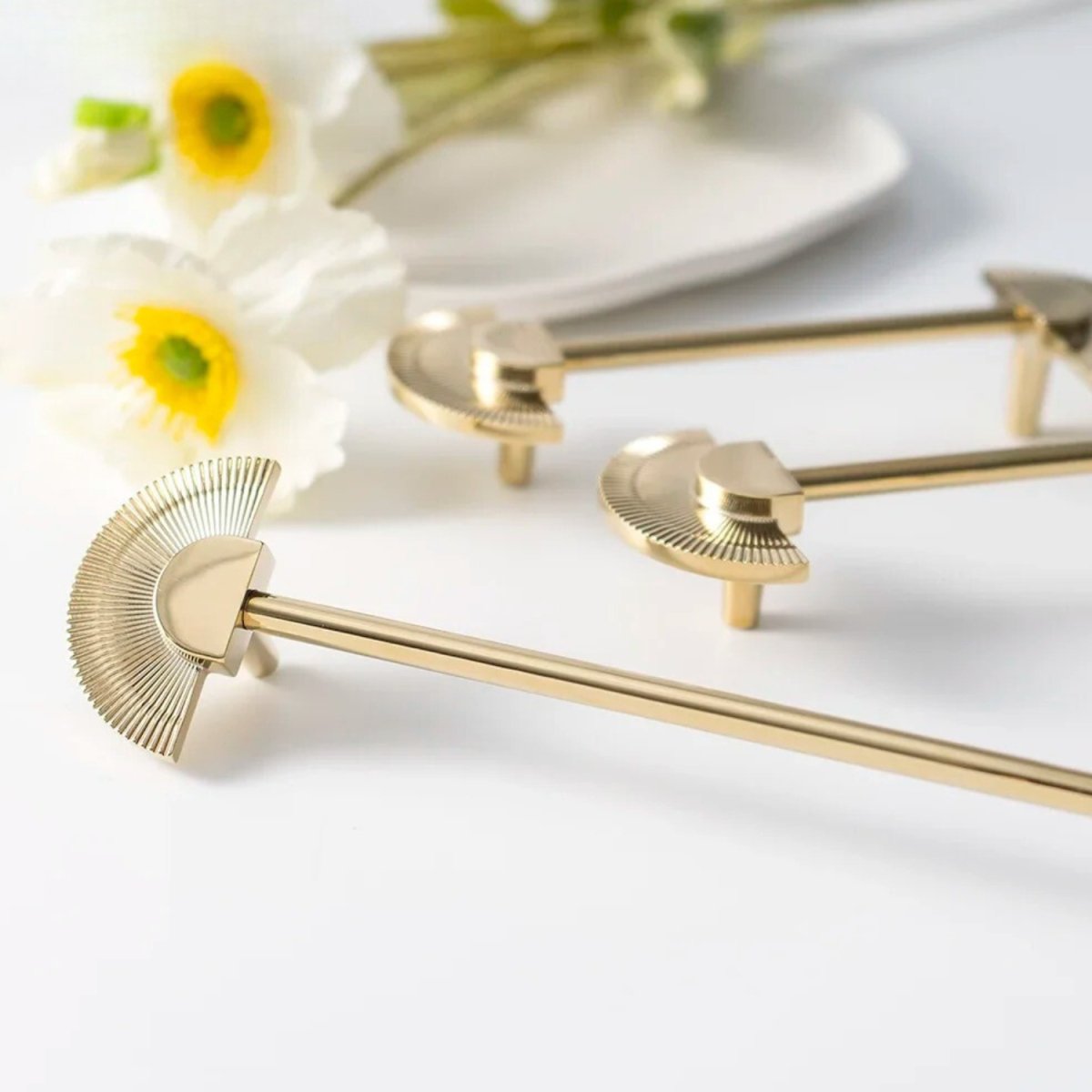 Elvar Knob & Pull Bar