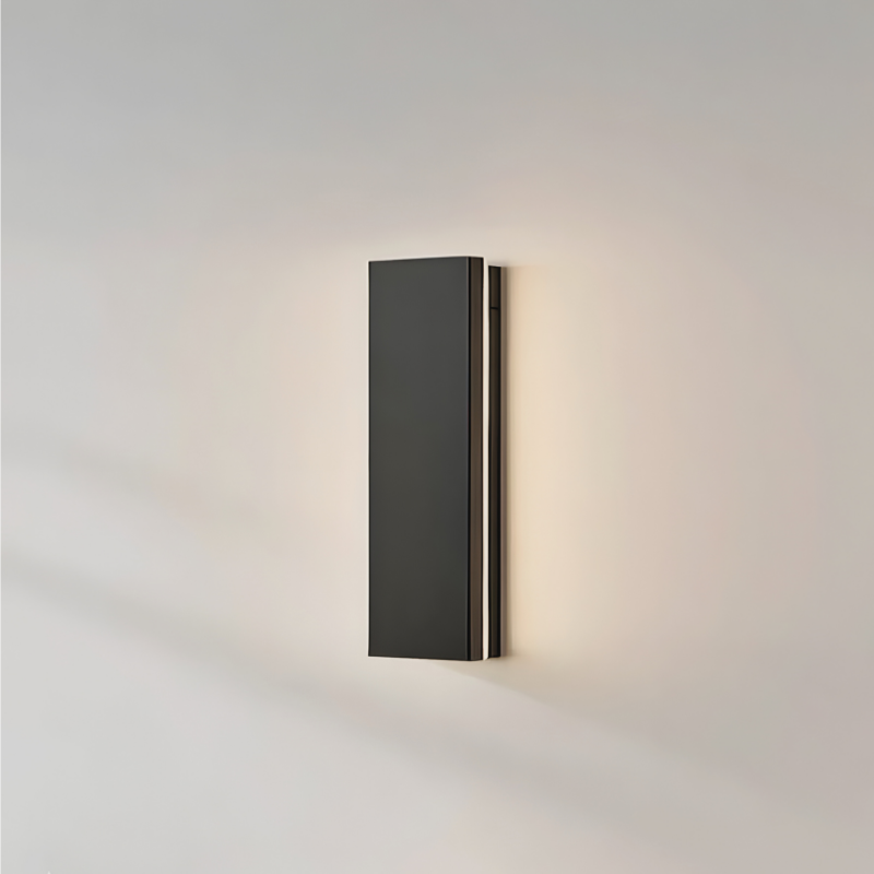 Linea Outdoor Wall Lamp