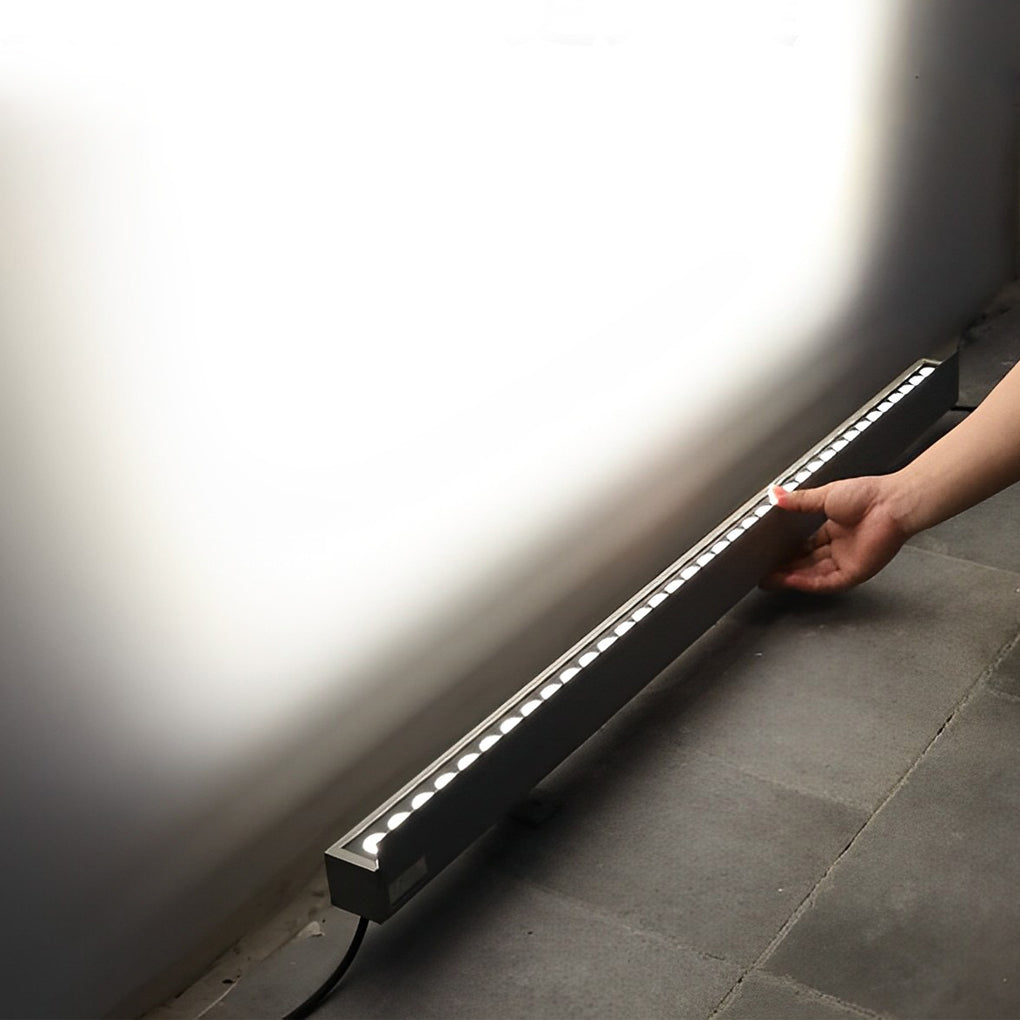 Mavie Outdoor Wall Lamp