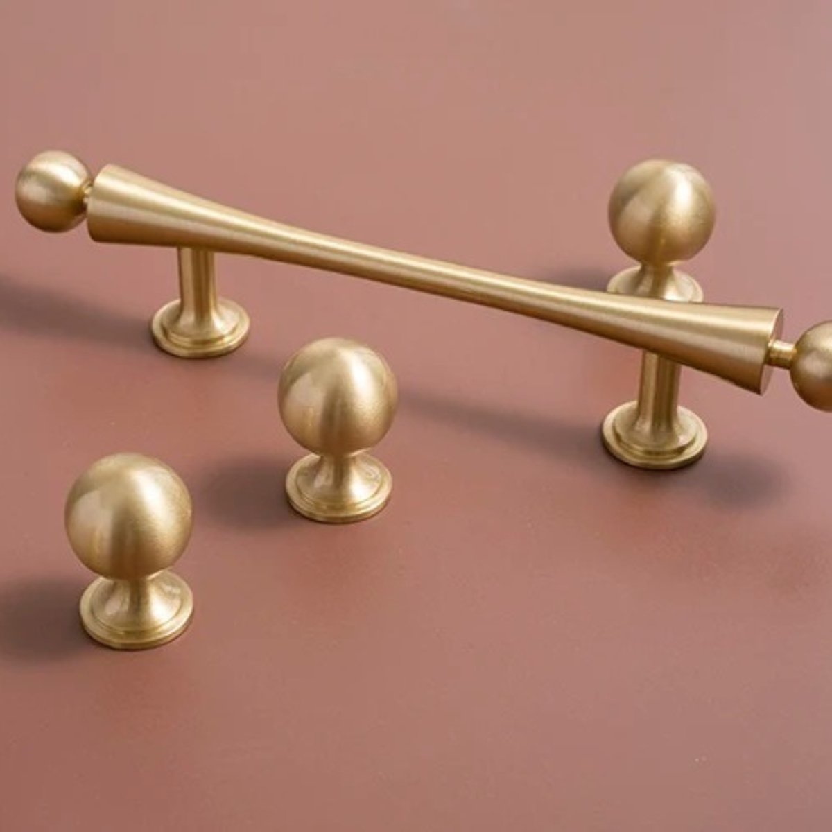 Seyra Knob & Pull Bar