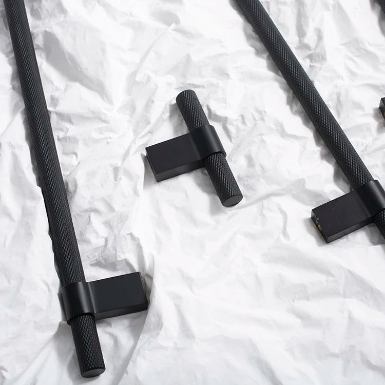 Kelis Knob & Pull Bar