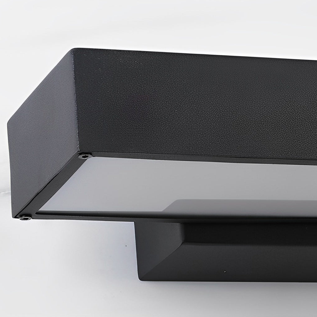 Ravon Outdoor Wall Lamp