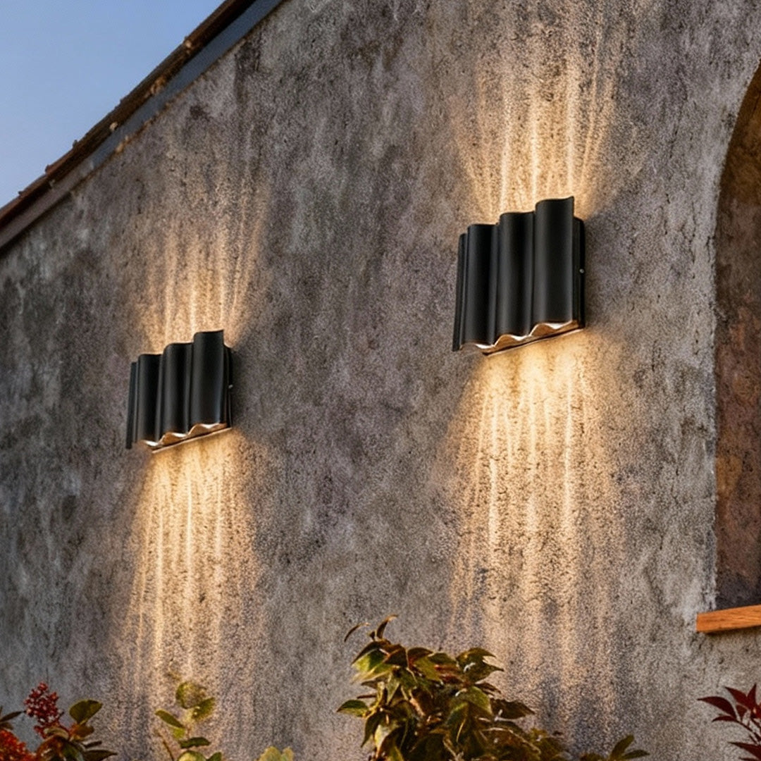 Quira Outdoor Wall Lamp