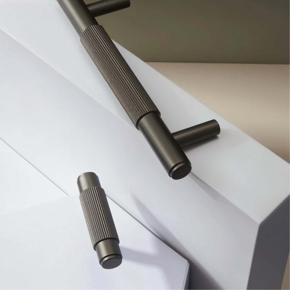 Hirvo Knob & Pull Bar