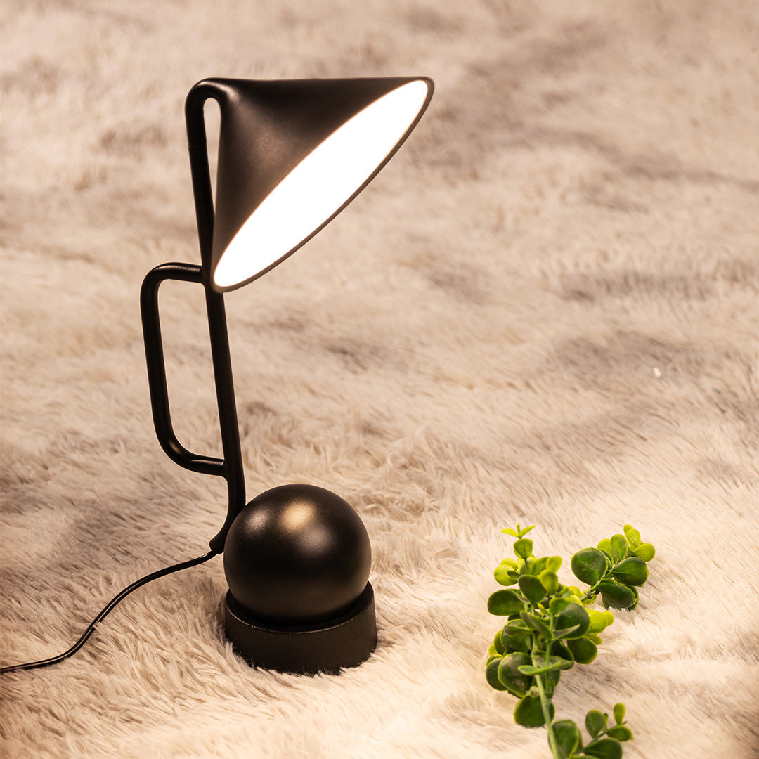 Cali Desk Lamp