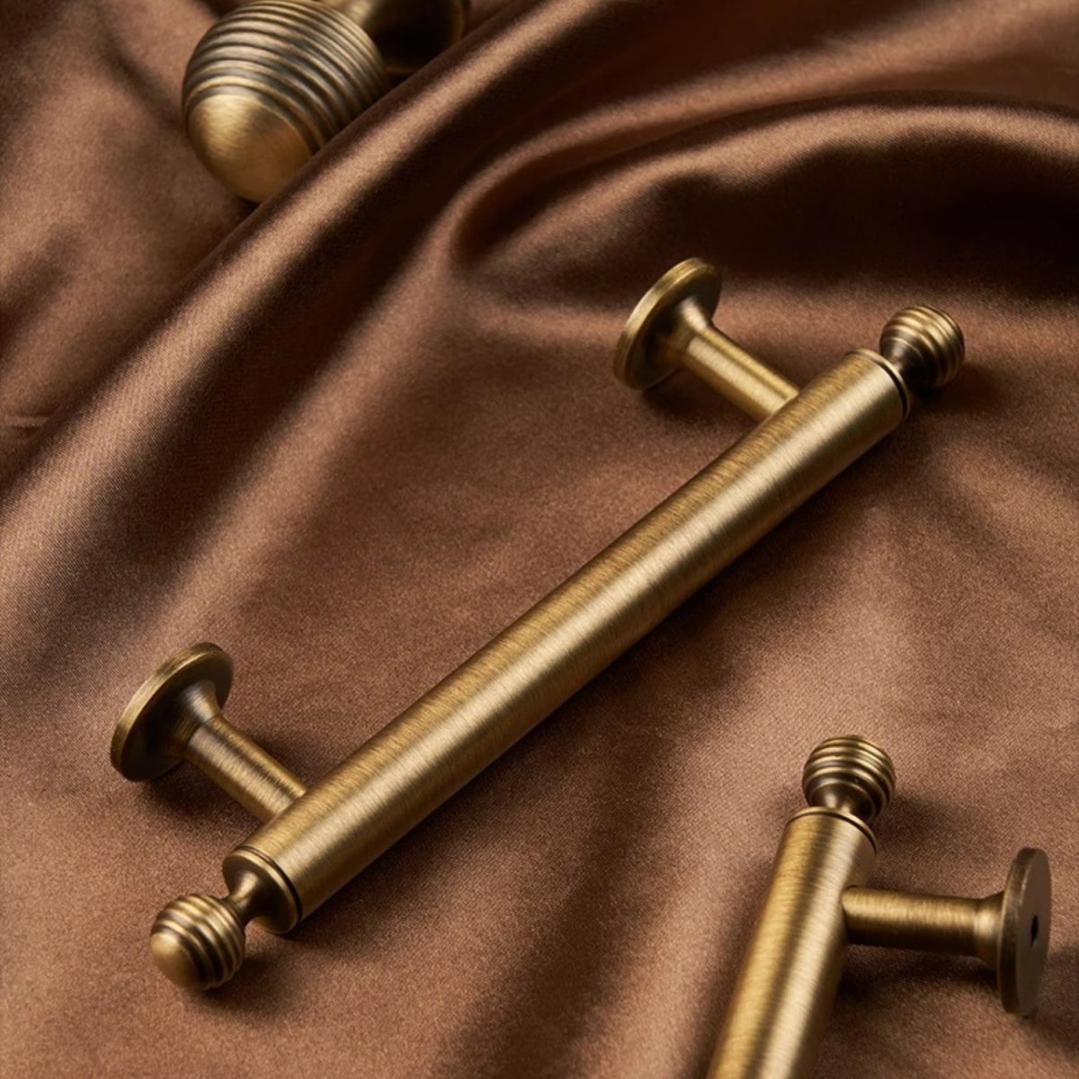 Cavix Knob & Pull Bar