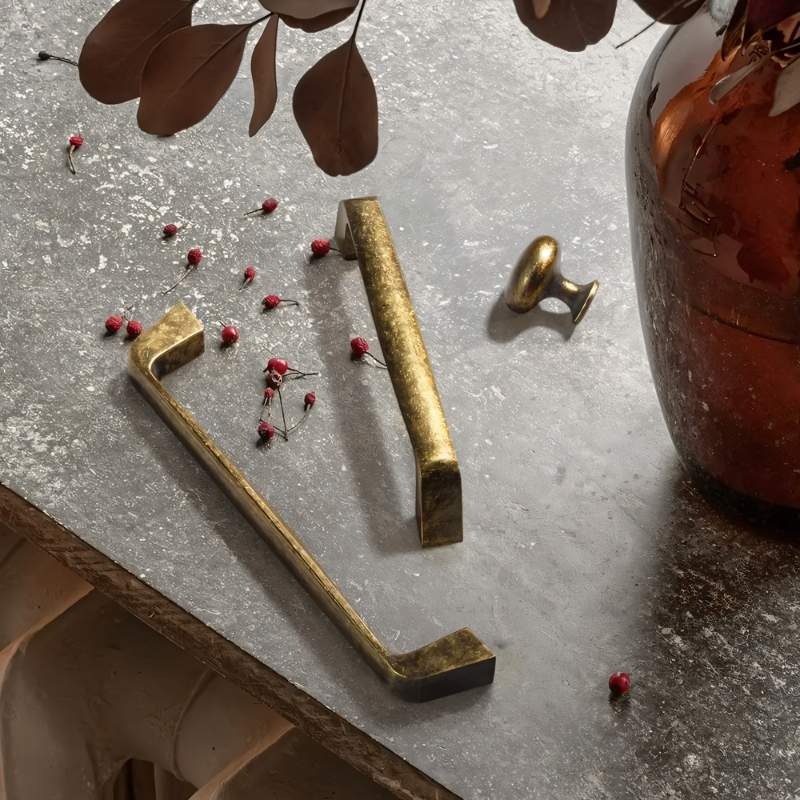 Brenik Knob & Pull Bar