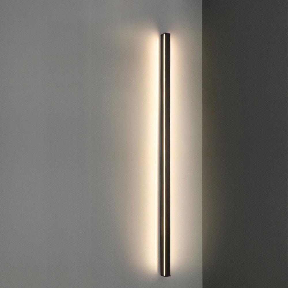 Phael Outdoor Wall Lamp
