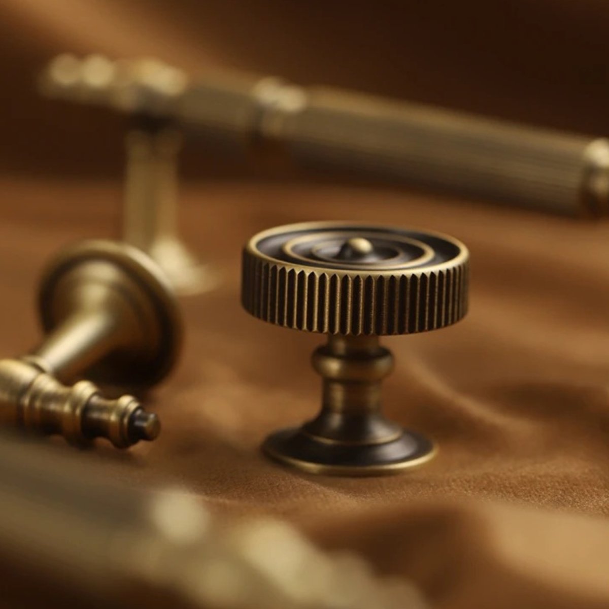 Elzen Knob & Pull Bar