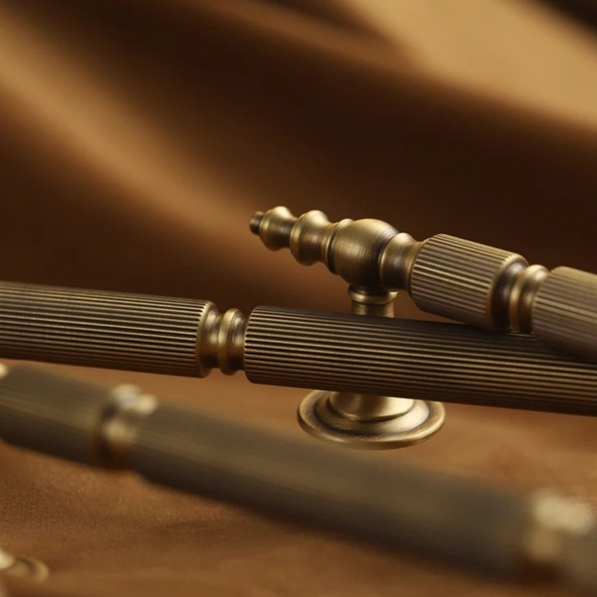 Elzen Knob & Pull Bar