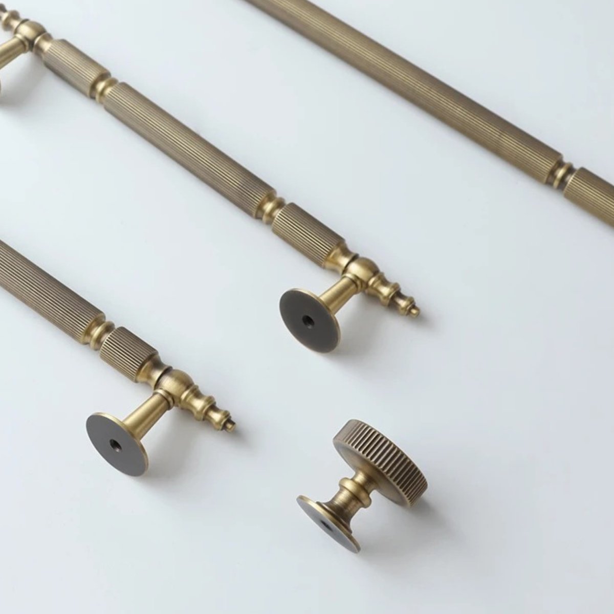 Elzen Knob & Pull Bar